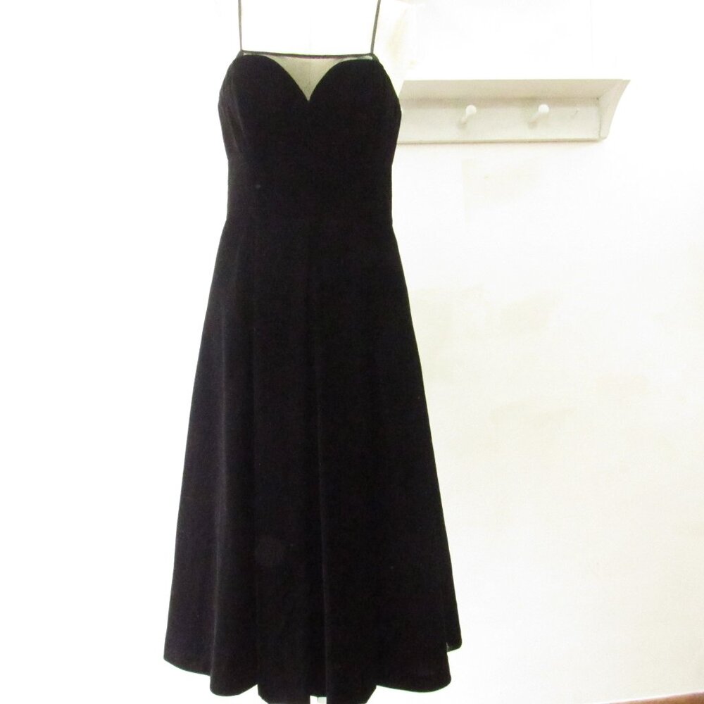 Tracy Reese Black Velvet Evening gown. Built in Corset Boning. Couture Details s